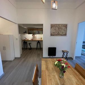 3 ambientes con balcón y Pràctico, lindo y con todo cerca!